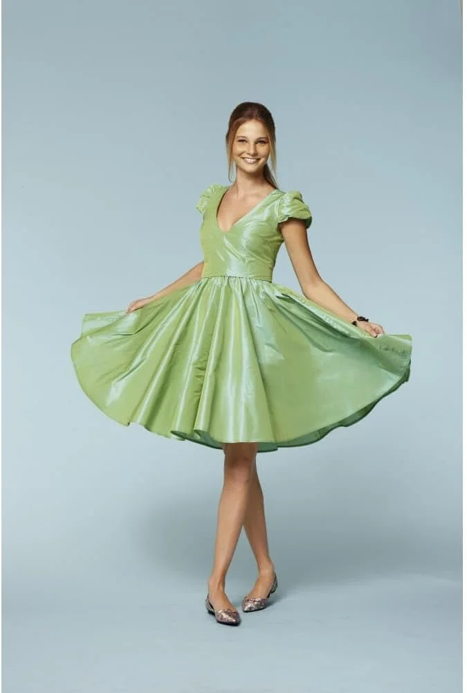 الگوی خیاطی لباس مدل burdastyle Burda B7556، ابعاد 19 در 13 سانتی متر الگوی خیاطی لباس مدل burdastyle Burda B7556، ابعاد 19 در 13 سانتی متر