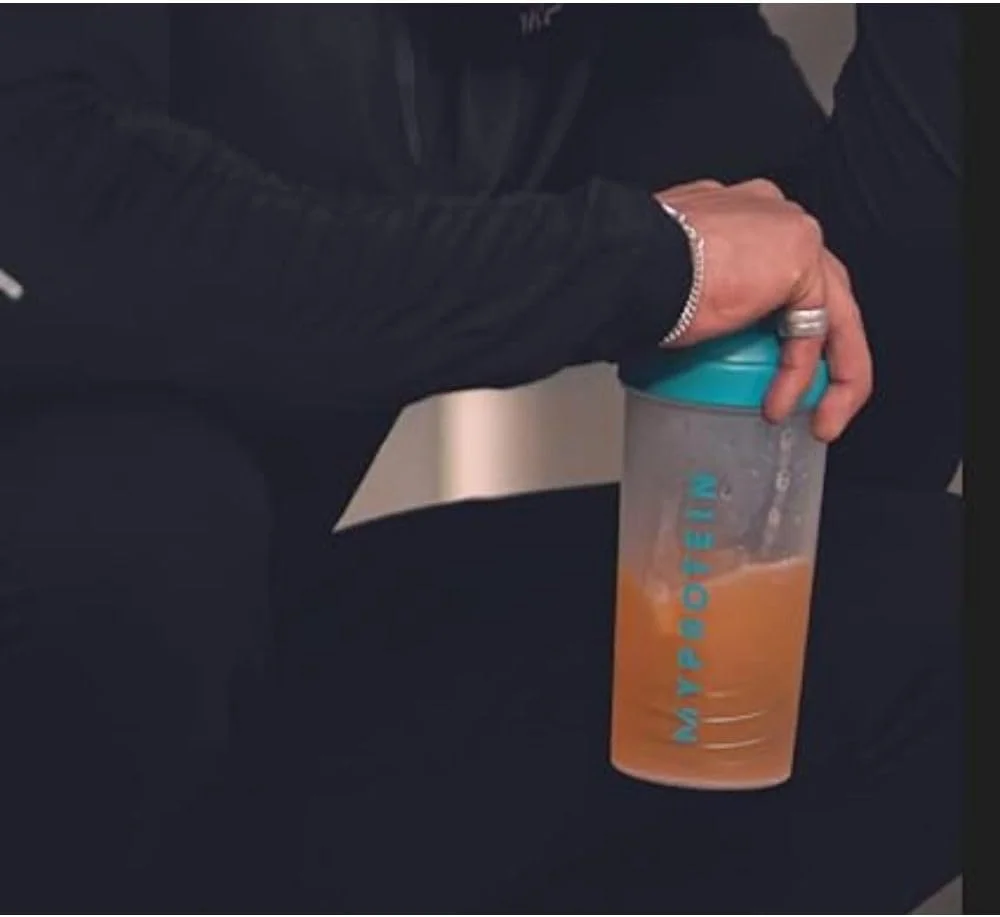 Myprotein Clear Whey Isolate با طعم پرتقال و انبه، 522 گرم Myprotein Clear Whey Isolate با طعم پرتقال و انبه، 522 گرم