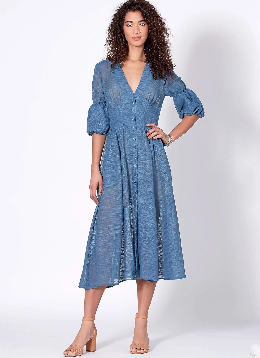 الگوهای خیاطی لباس دکمه دار آستین حلقه ای و آستین کوتاه زنانه شرکت مک کال، سایزهای 14-22، سفید