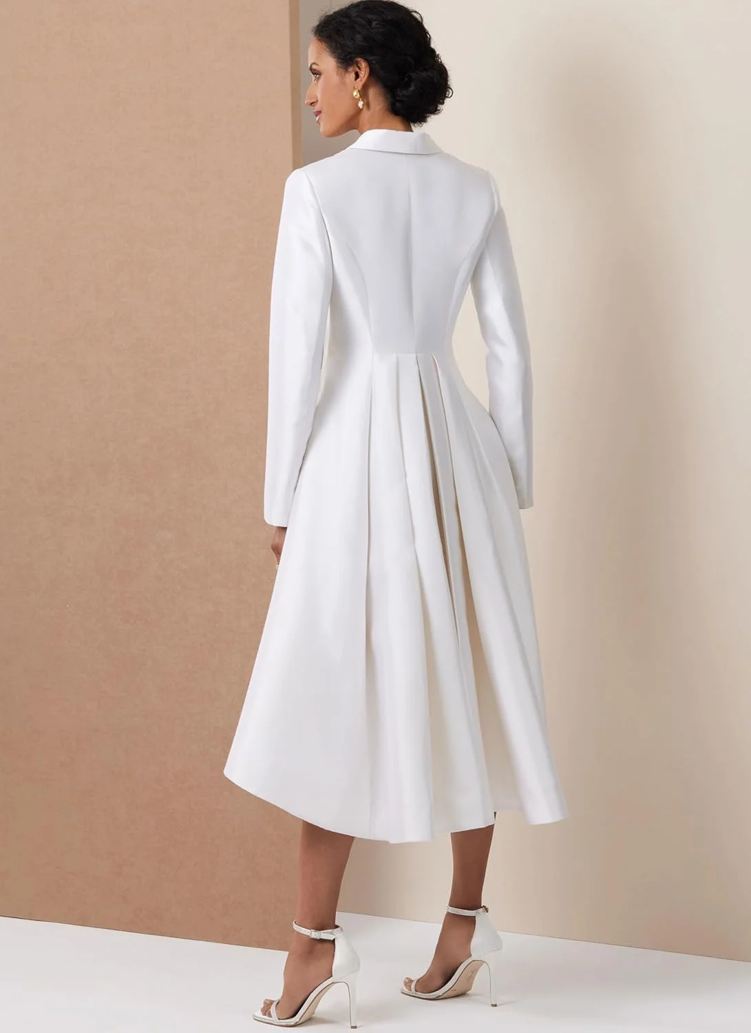 الگوی خیاطی لباس مجلسی دو سینه دکمه دار زنانه Vogue V2125P5، کد طراحی V2125، سایزهای 12-14-16-18-20