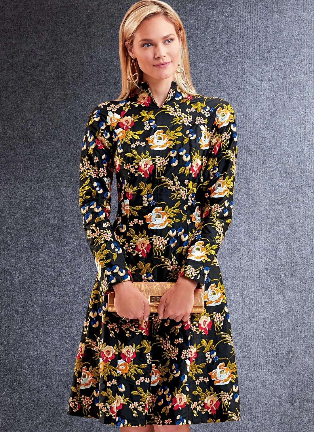 الگوهای Vogue V1741A5 لباس ورزشی زنانه، سفید، A5 (6-8-10-12-14)