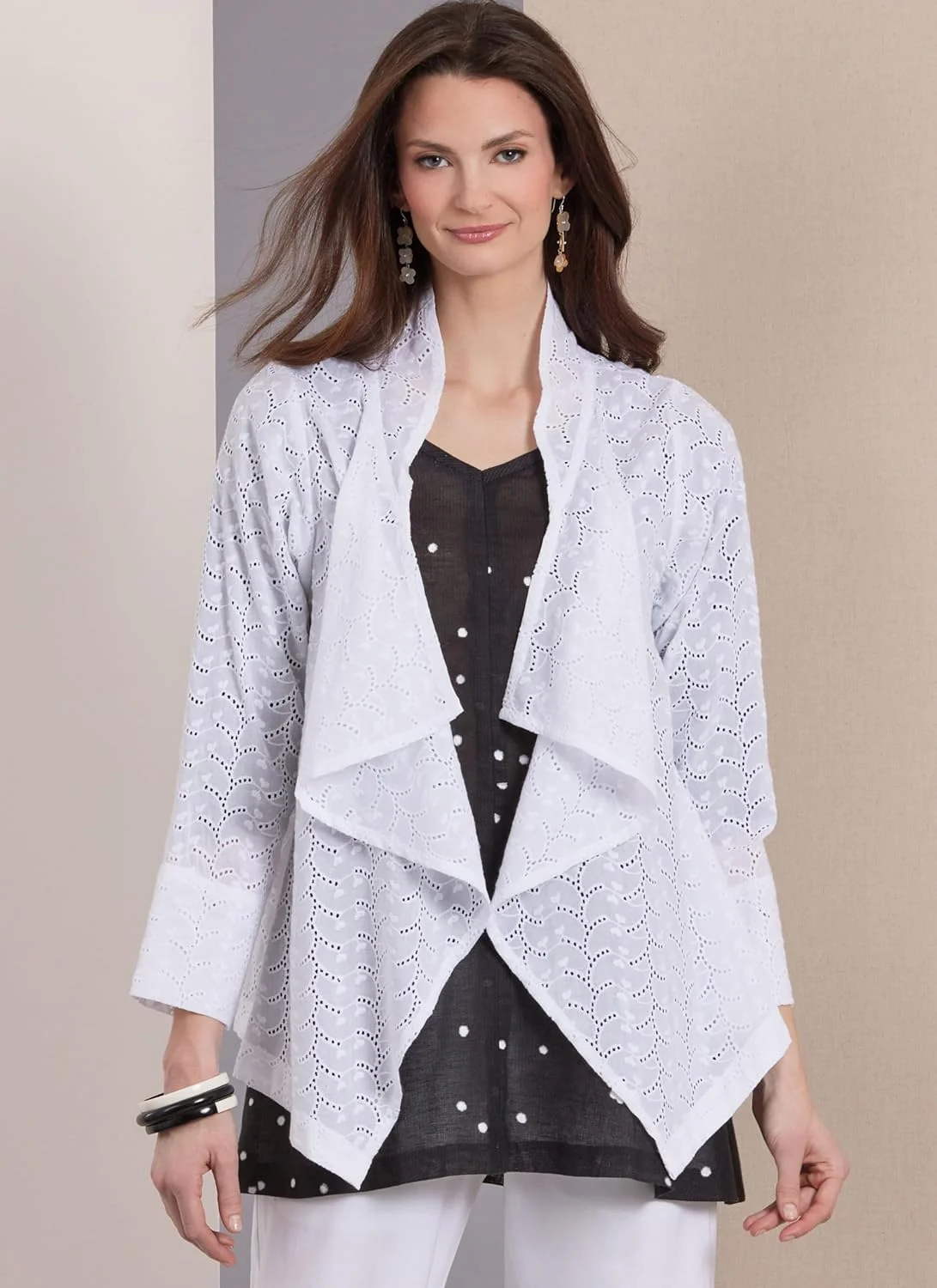 الگوهای Vogue بسته خیاطی کت، تونیک و شلوار گشاد زنانه توسط مارسی تیلتون، کد طراحی V1959، سایزهای 18-20-22-24-26 الگوهای Vogue بسته خیاطی کت، تونیک و شلوار گشاد زنانه توسط مارسی تیلتون، کد طراحی V1959، سایزهای 18-20-22-24-26