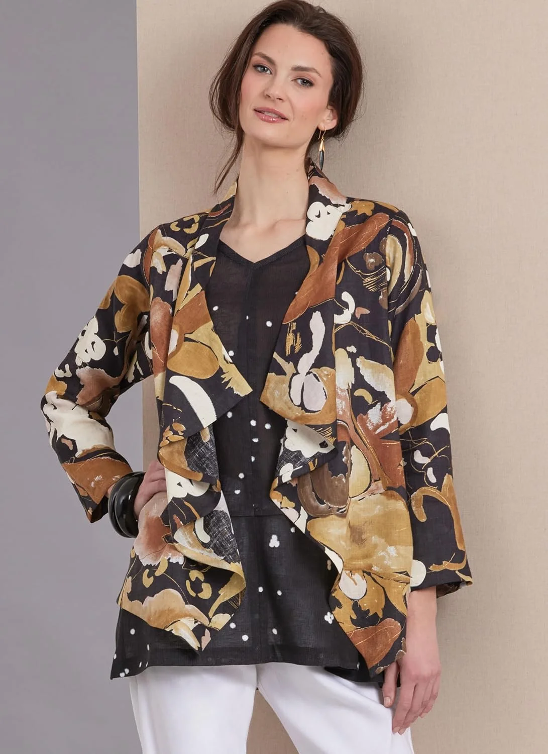 الگوهای Vogue بسته خیاطی کت، تونیک و شلوار گشاد زنانه توسط مارسی تیلتون، کد طراحی V1959، سایزهای 18-20-22-24-26 الگوهای Vogue بسته خیاطی کت، تونیک و شلوار گشاد زنانه توسط مارسی تیلتون، کد طراحی V1959، سایزهای 18-20-22-24-26