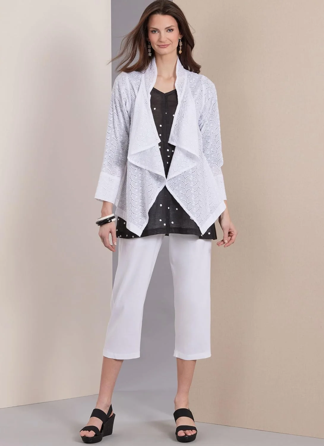 الگوهای Vogue بسته خیاطی کت، تونیک و شلوار گشاد زنانه توسط مارسی تیلتون، کد طراحی V1959، سایزهای 18-20-22-24-26 الگوهای Vogue بسته خیاطی کت، تونیک و شلوار گشاد زنانه توسط مارسی تیلتون، کد طراحی V1959، سایزهای 18-20-22-24-26