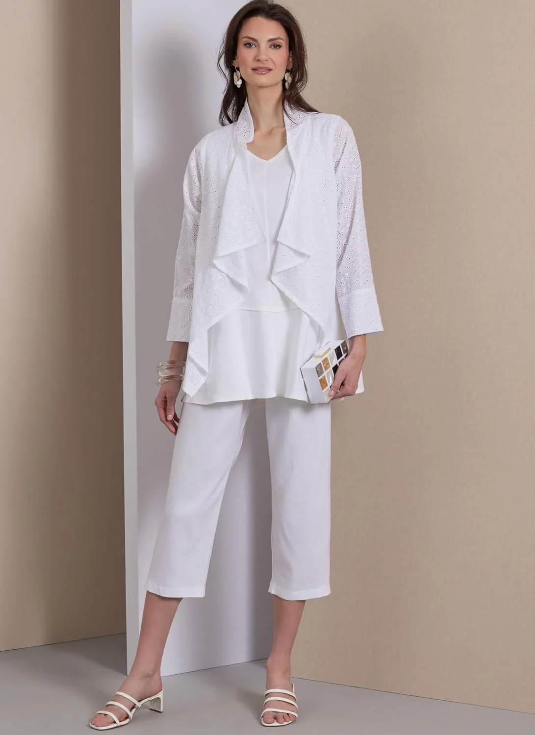 الگوهای Vogue بسته خیاطی کت، تونیک و شلوار گشاد زنانه توسط مارسی تیلتون، کد طراحی V1959، سایزهای 18-20-22-24-26 الگوهای Vogue بسته خیاطی کت، تونیک و شلوار گشاد زنانه توسط مارسی تیلتون، کد طراحی V1959، سایزهای 18-20-22-24-26