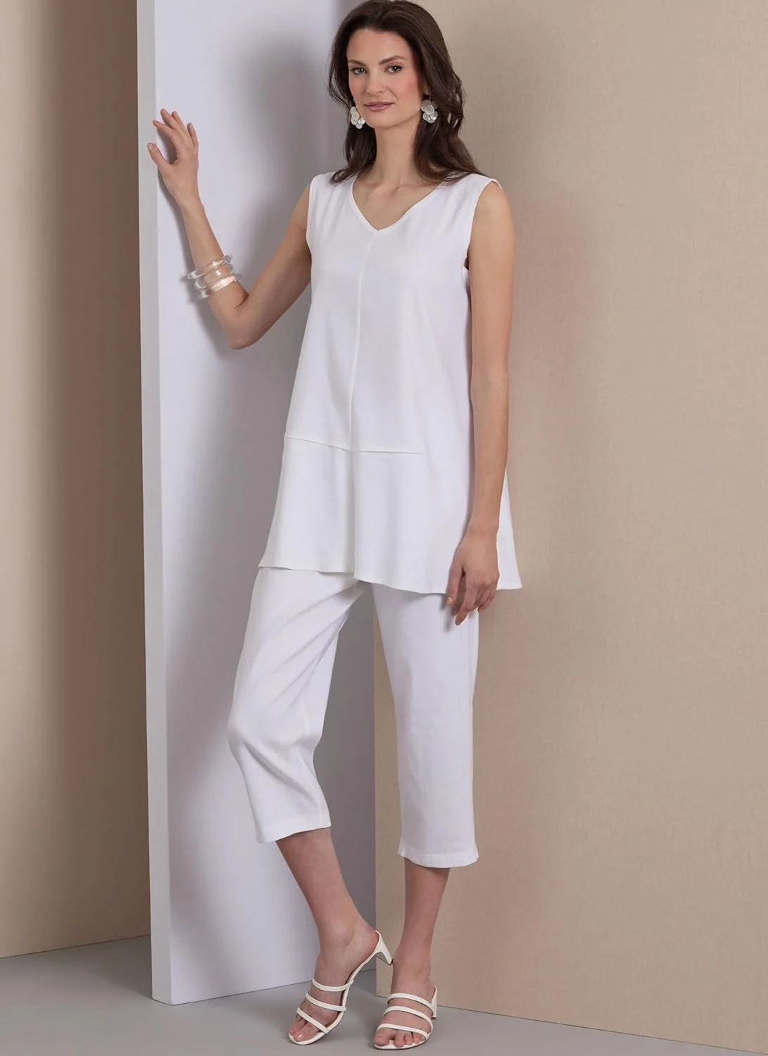 الگوهای Vogue بسته خیاطی کت، تونیک و شلوار گشاد زنانه توسط مارسی تیلتون، کد طراحی V1959، سایزهای 18-20-22-24-26 الگوهای Vogue بسته خیاطی کت، تونیک و شلوار گشاد زنانه توسط مارسی تیلتون، کد طراحی V1959، سایزهای 18-20-22-24-26