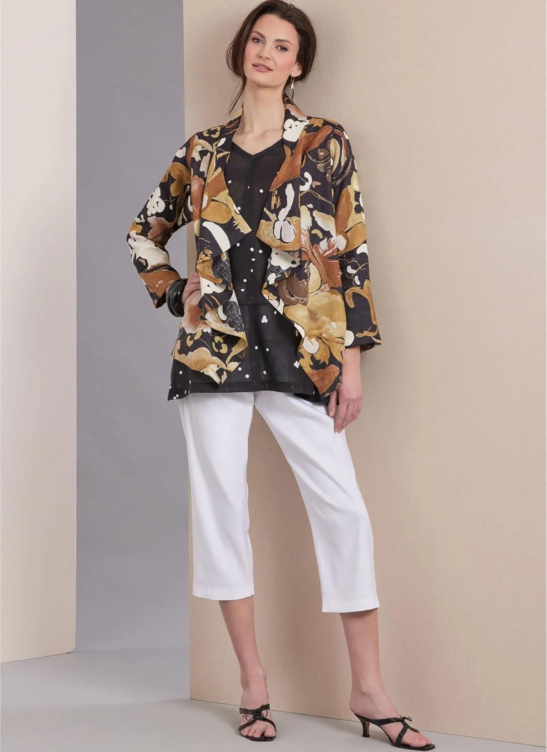 الگوهای Vogue بسته خیاطی کت، تونیک و شلوار گشاد زنانه توسط مارسی تیلتون، کد طراحی V1959، سایزهای 18-20-22-24-26 الگوهای Vogue بسته خیاطی کت، تونیک و شلوار گشاد زنانه توسط مارسی تیلتون، کد طراحی V1959، سایزهای 18-20-22-24-26