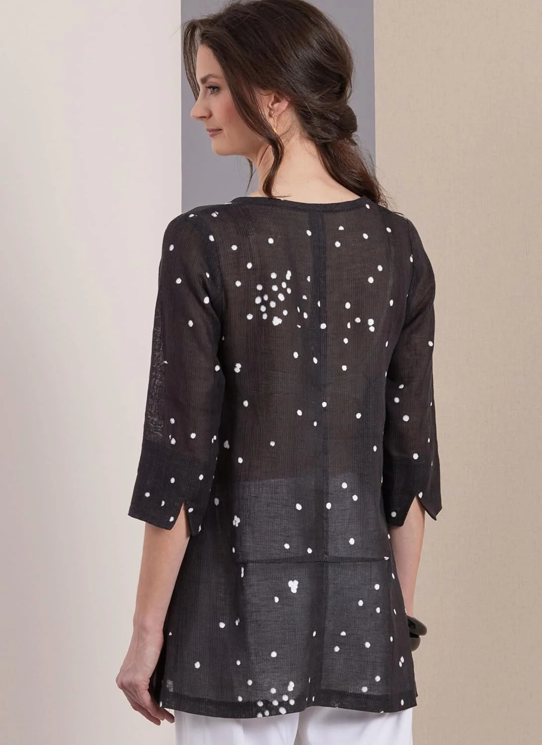 الگوهای Vogue بسته خیاطی کت، تونیک و شلوار گشاد زنانه توسط مارسی تیلتون، کد طراحی V1959، سایزهای 18-20-22-24-26 الگوهای Vogue بسته خیاطی کت، تونیک و شلوار گشاد زنانه توسط مارسی تیلتون، کد طراحی V1959، سایزهای 18-20-22-24-26