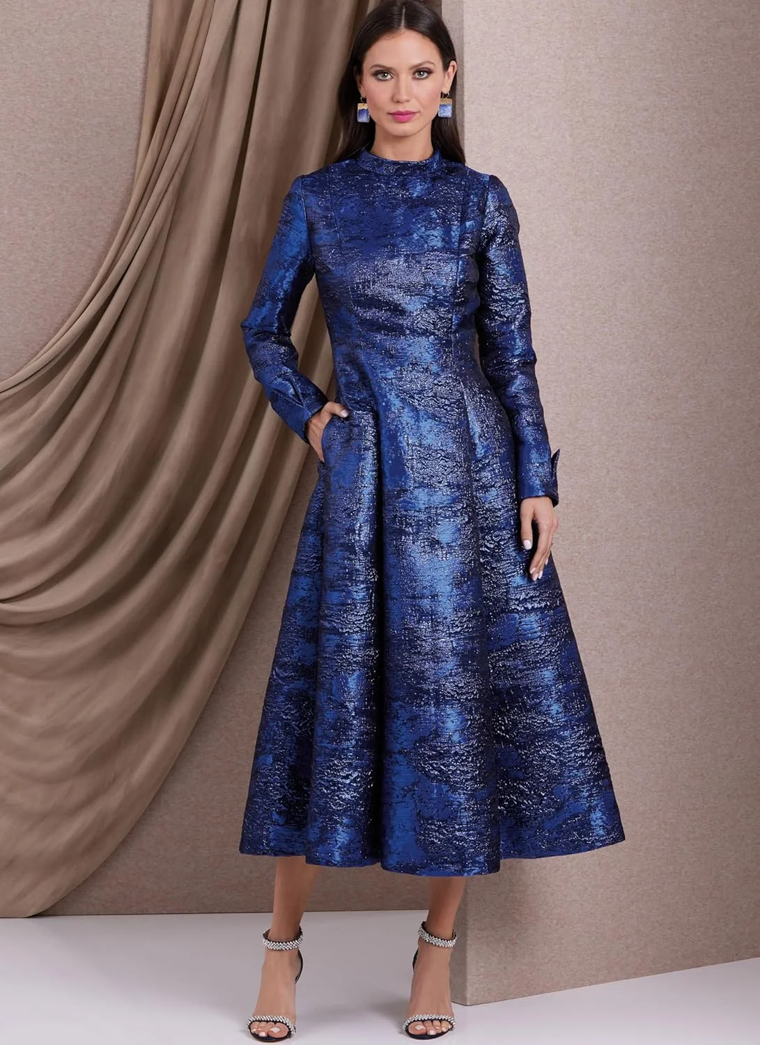 الگوهای خیاطی Vogue، بسته دوخت پیراهن های فیت و فلر زنانه، سایزهای 6-8-10-12-14، چند رنگ