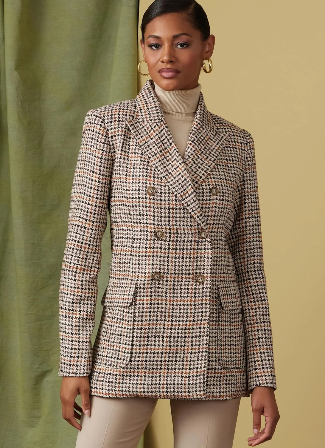 الگوهای Vogue - کیت دوخت ژاکت دکمه دوبل زنانه، کد طراحی V1927، سایزهای 18-20-22-24-26 الگوهای Vogue - کیت دوخت ژاکت دکمه دوبل زنانه، کد طراحی V1927، سایزهای 18-20-22-24-26