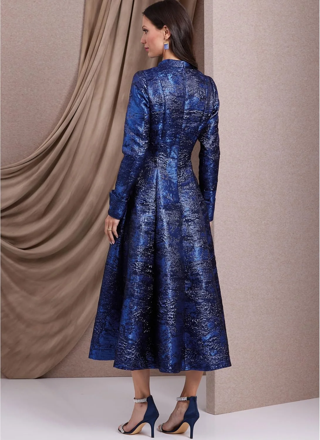 الگوهای خیاطی Vogue، بسته دوخت پیراهن های فیت و فلر زنانه، سایزهای 6-8-10-12-14، چند رنگ