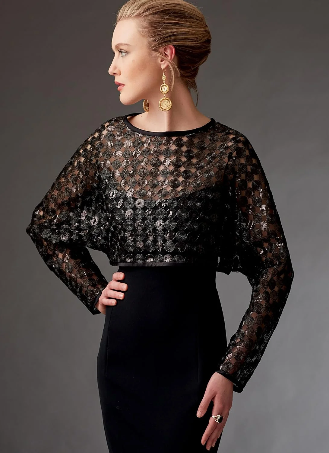 الگوهای Vogue 9276 OS، شال و شنل زنانه، سایزهای S-XL، کاغذی، چند رنگ، 15 x 0.5 x 22 سانتی متر الگوهای Vogue 9276 OS، شال و شنل زنانه، سایزهای S-XL، کاغذی، چند رنگ، 15 x 0.5 x 22 سانتی متر