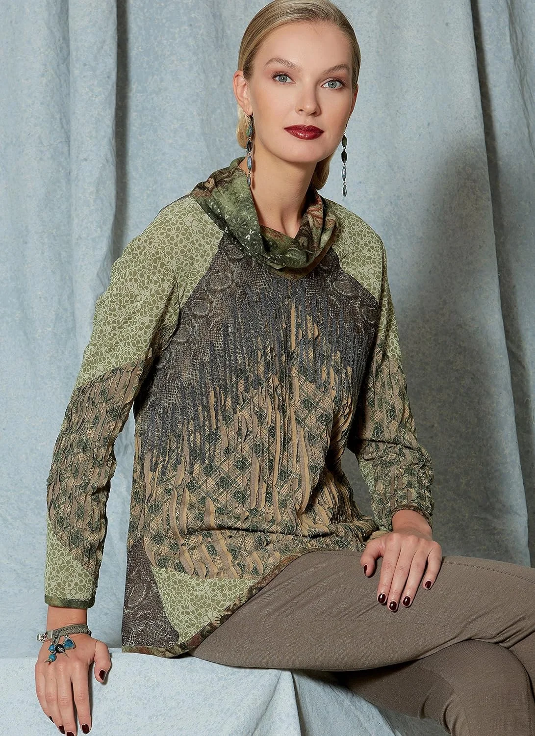 الگوی خیاطی تاپ یقه شل و ریشه دار جلو زنانه Vogue Patterns، سایز 6-8-10-12-14، نارنجی