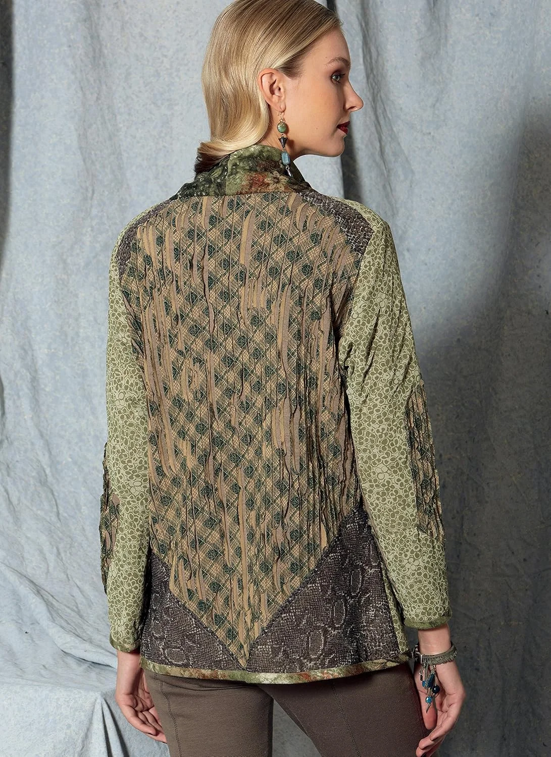 الگوی خیاطی تاپ یقه شل و ریشه دار جلو زنانه Vogue Patterns، سایز 6-8-10-12-14، نارنجی