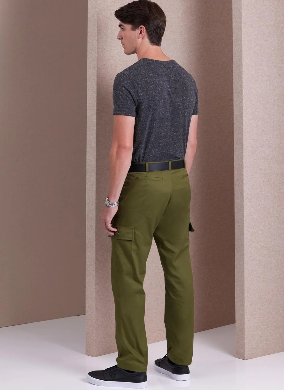 الگوهای خیاطی مردانه Vogue، شلوار اسلیم فیت دم پا باریک، سایزهای 44-46-48-50-52، چند رنگ