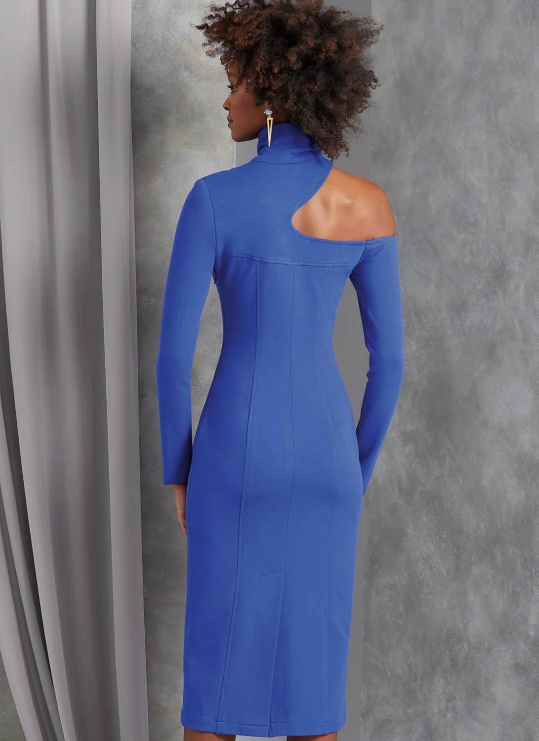 الگوهای Vogue کیت خیاطی لباس های جذب زنانه، کد طراحی V1969، سایز 18-20-22-24-26، چند رنگ الگوهای Vogue کیت خیاطی لباس های جذب زنانه، کد طراحی V1969، سایز 18-20-22-24-26، چند رنگ