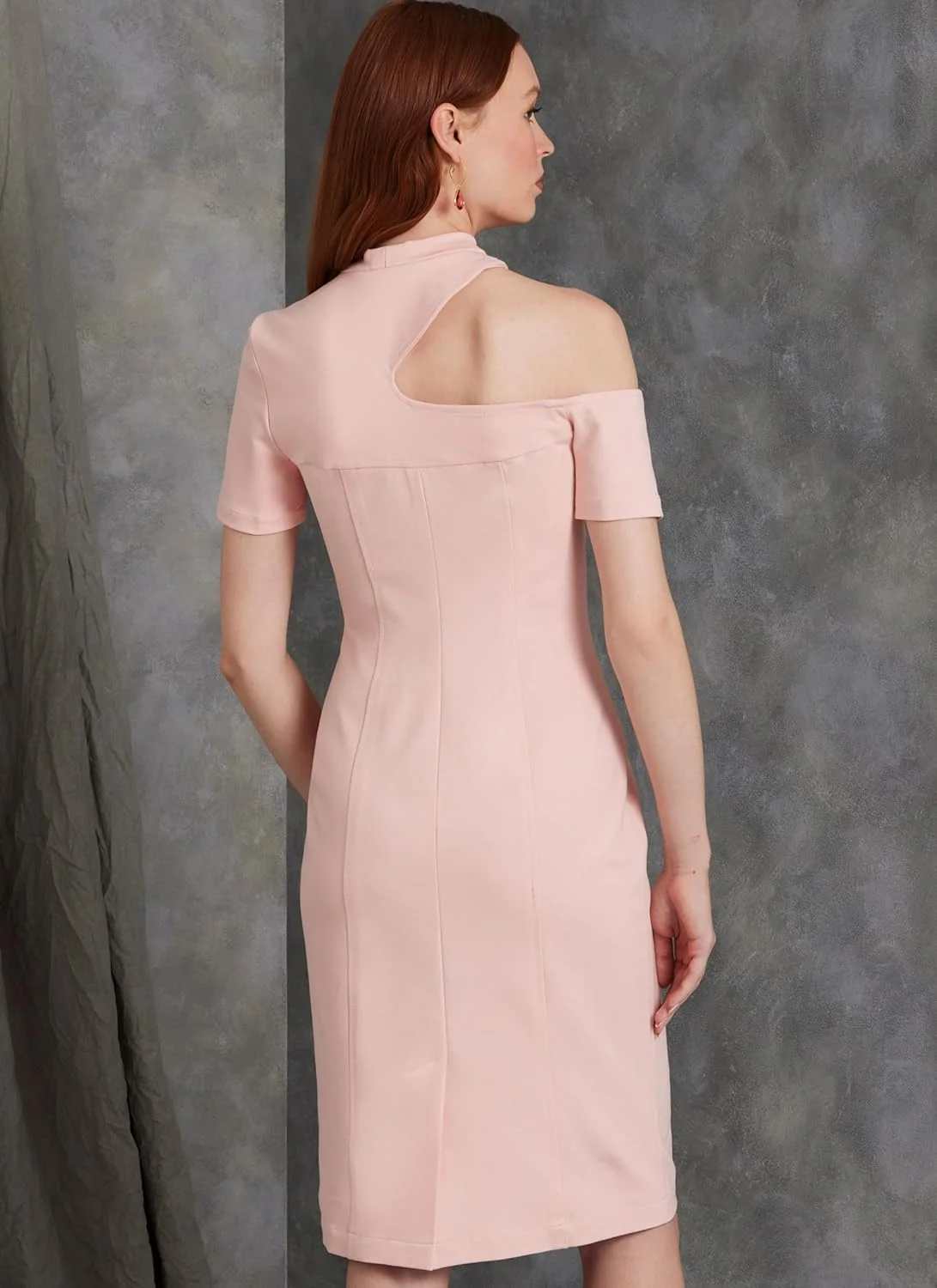 الگوهای Vogue کیت خیاطی لباس های جذب زنانه، کد طراحی V1969، سایز 18-20-22-24-26، چند رنگ الگوهای Vogue کیت خیاطی لباس های جذب زنانه، کد طراحی V1969، سایز 18-20-22-24-26، چند رنگ