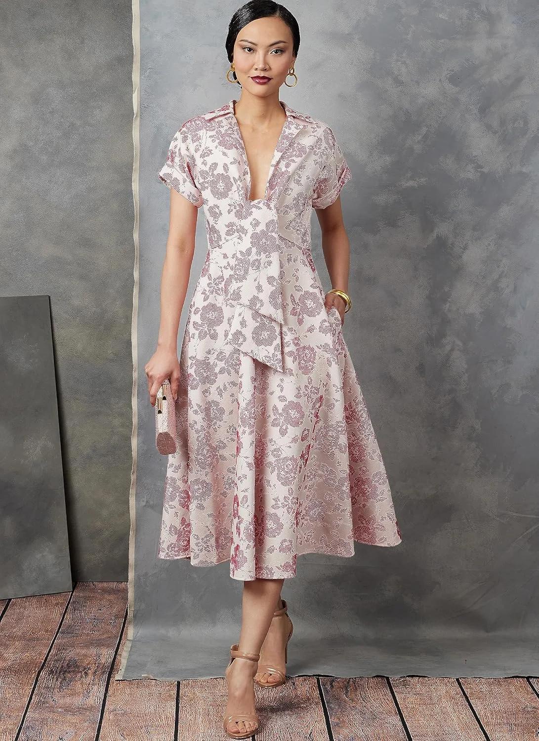 الگوهای خیاطی Vogue، کیت دوخت لباس زنانه از Badgley Mischka، کد طراحی V1898، سایزهای 16-18-20-22-24، چند رنگ