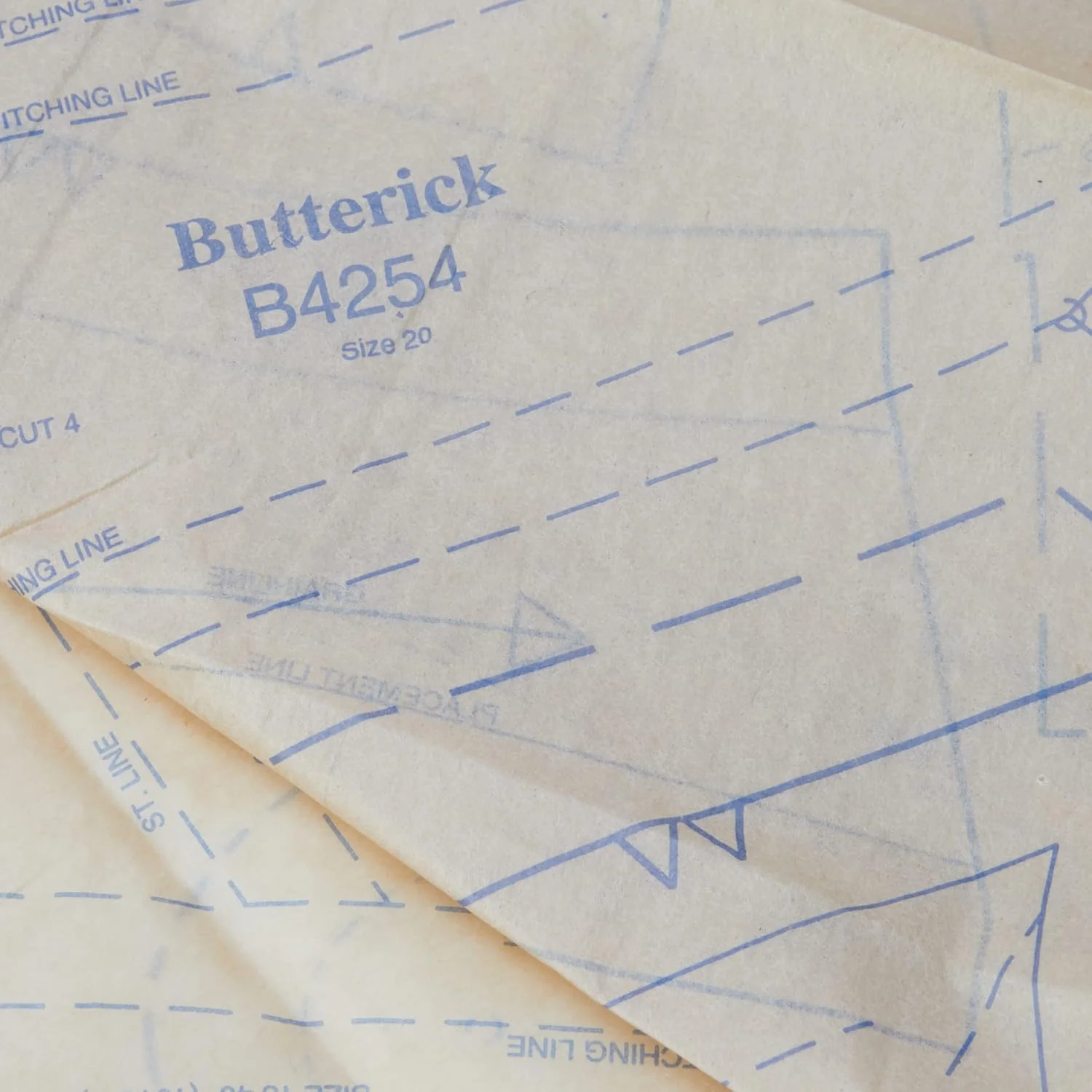 الگوهای خیاطی باتریک B4254 سایز 18-20-22 مخصوص بانوان، سینه بند و کرست، بسته 1 عددی، سفید الگوهای خیاطی باتریک B4254 سایز 18-20-22 مخصوص بانوان، سینه بند و کرست، بسته 1 عددی، سفید