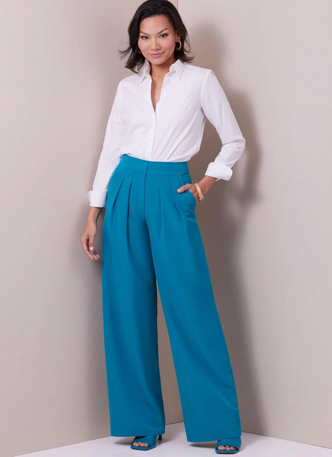 الگوی خیاطی شلوار پاچه گشاد کوتاه زنانه Butterick توسط Palmer/Pletsch، کد طراحی B6973 (بسته 1 عددی) الگوی خیاطی شلوار پاچه گشاد کوتاه زنانه Butterick توسط Palmer/Pletsch، کد طراحی B6973 (بسته 1 عددی)