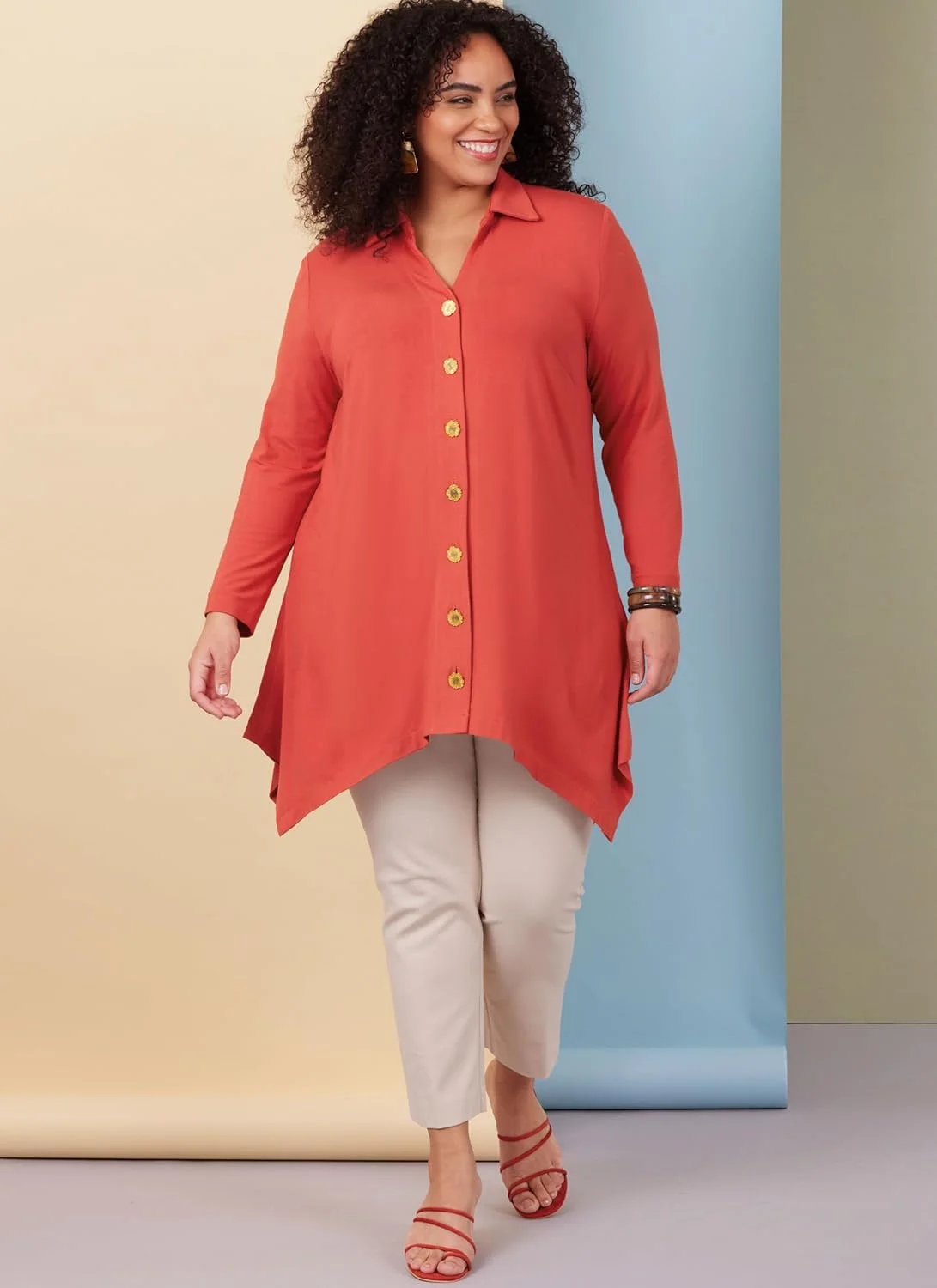 الگوی خیاطی تاپ زنانه/سایز بزرگ Butterick، دو تکه چند رنگ الگوی خیاطی تاپ زنانه/سایز بزرگ Butterick، دو تکه چند رنگ