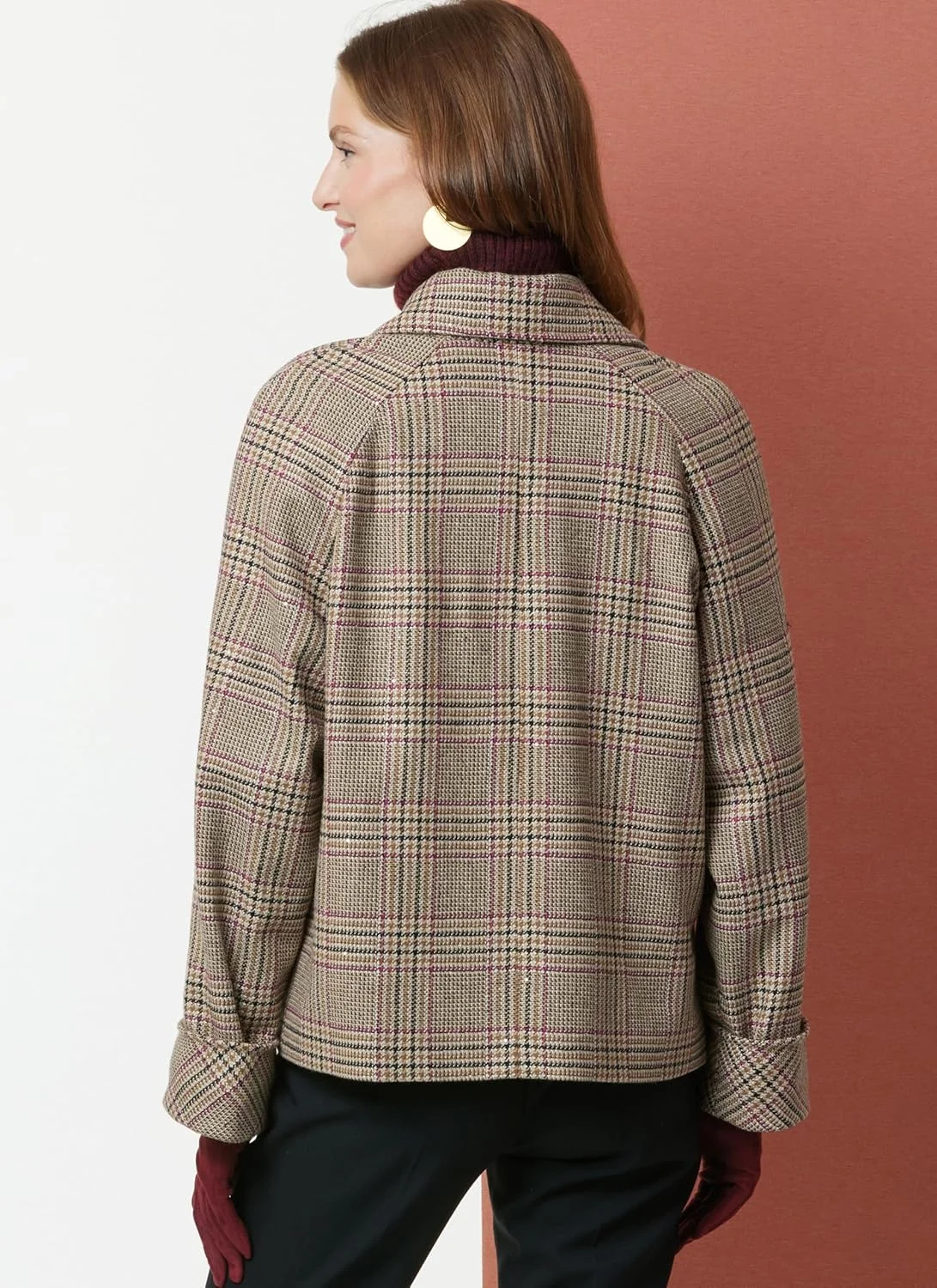 الگوی خیاطی ژاکت و کت دکمه دوبل گشاد زنانه Butterick B7007R5، کد طراحی B7007، سایزها 14-16-18-20-22 الگوی خیاطی ژاکت و کت دکمه دوبل گشاد زنانه Butterick B7007R5، کد طراحی B7007، سایزها 14-16-18-20-22