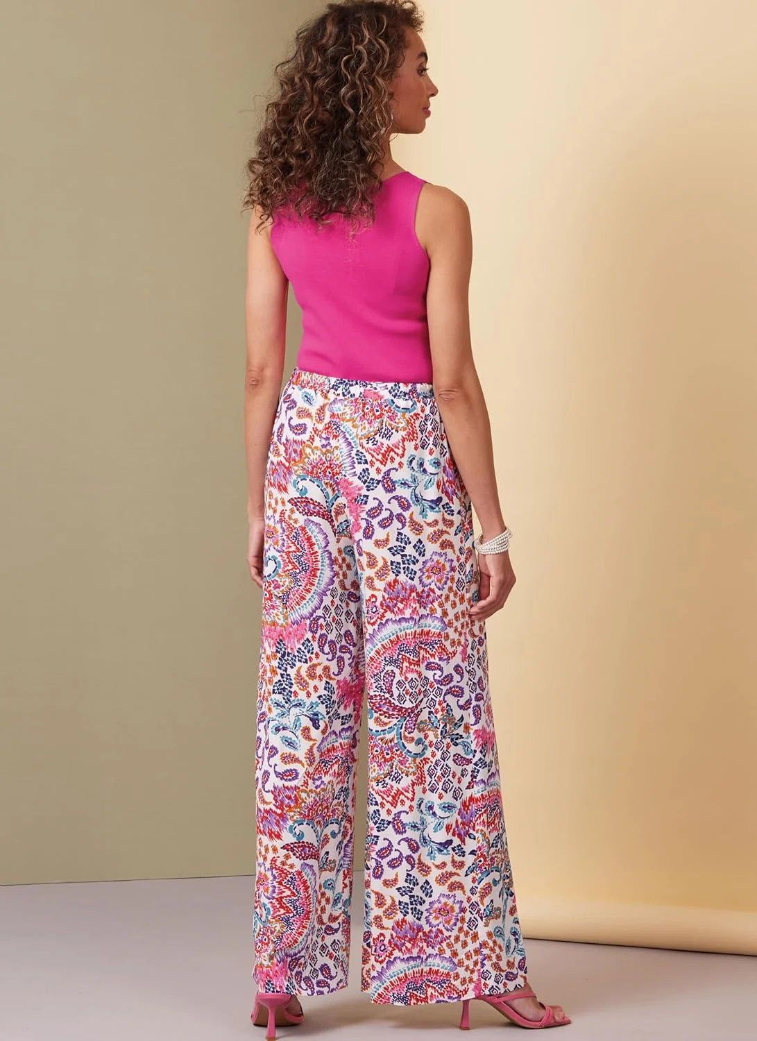 الگوی خیاطی آسان شورت و شلوار زنانه Butterick B7000Y5، کد طراحی B7000، سایزهای 18-20-22-24-26 الگوی خیاطی آسان شورت و شلوار زنانه Butterick B7000Y5، کد طراحی B7000، سایزهای 18-20-22-24-26