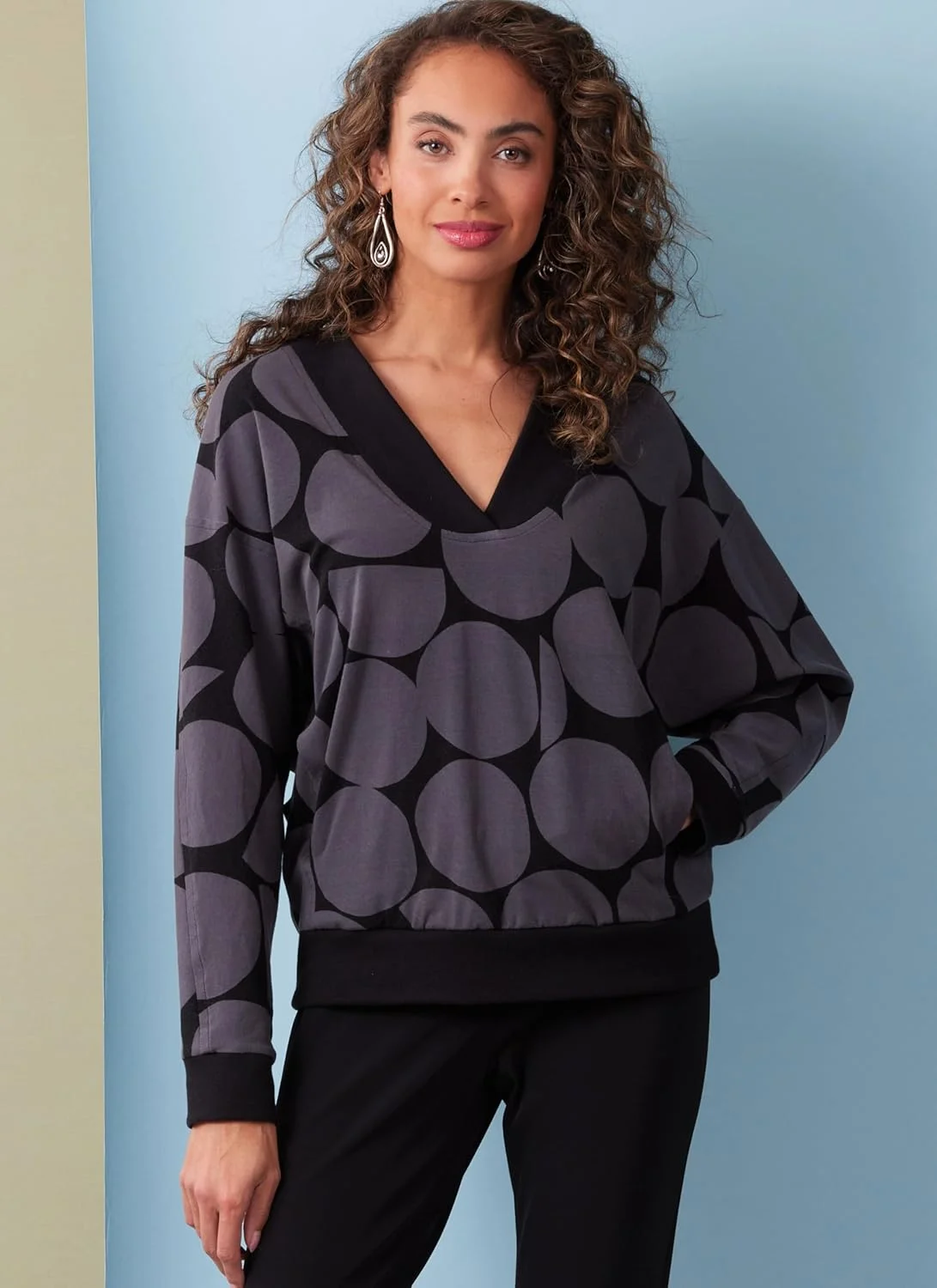 الگوی خیاطی تاپ های بافتنی زنانه Butterick B6996K5 توسط Palmer/Pletsch، کد طراحی B6996، سایزهای 8-10-12-14-16 الگوی خیاطی تاپ های بافتنی زنانه Butterick B6996K5 توسط Palmer/Pletsch، کد طراحی B6996، سایزهای 8-10-12-14-16