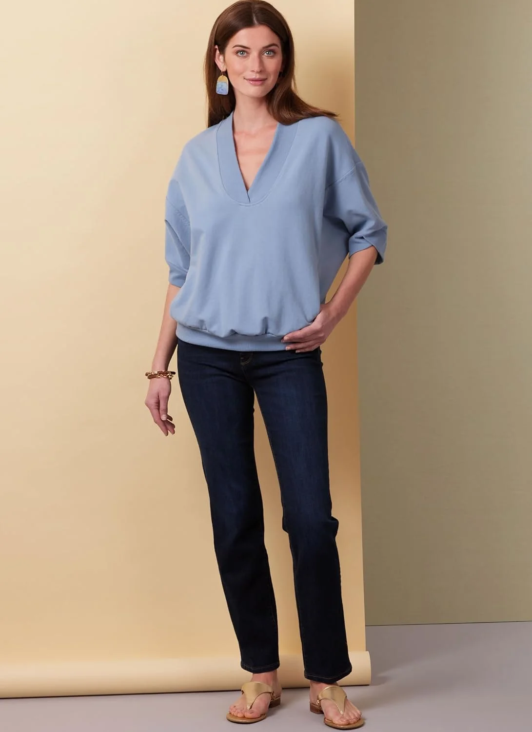 الگوی خیاطی تاپ های بافتنی زنانه Butterick B6996K5 توسط Palmer/Pletsch، کد طراحی B6996، سایزهای 8-10-12-14-16 الگوی خیاطی تاپ های بافتنی زنانه Butterick B6996K5 توسط Palmer/Pletsch، کد طراحی B6996، سایزهای 8-10-12-14-16