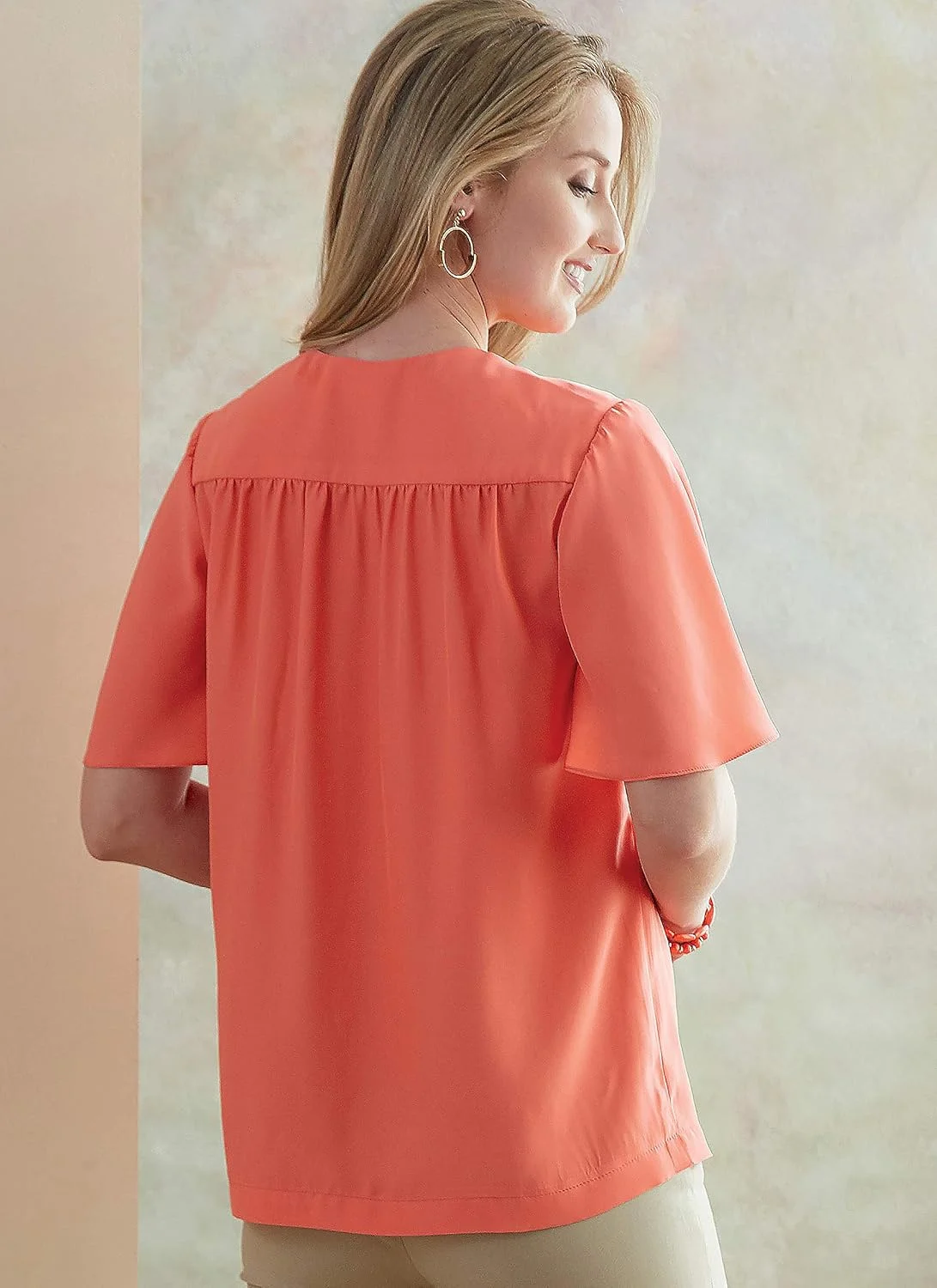 الگوهای خیاطی بلوز زنانه نیمه جذب آسان Butterick B6688A5، سایزهای 6-14، سفید الگوهای خیاطی بلوز زنانه نیمه جذب آسان Butterick B6688A5، سایزهای 6-14، سفید