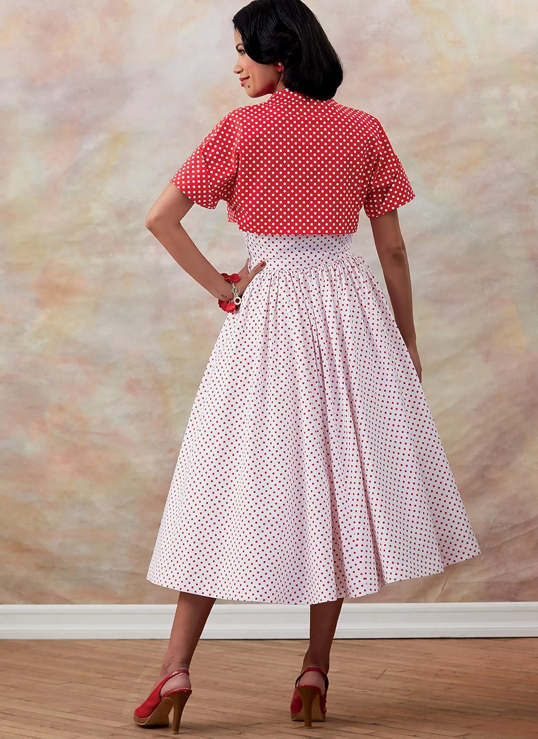 الگوهای خیاطی لباس و ژاکت زنانه وینتیج Butterick B6682A5، سایزهای 6-14 الگوهای خیاطی لباس و ژاکت زنانه وینتیج Butterick B6682A5، سایزهای 6-14