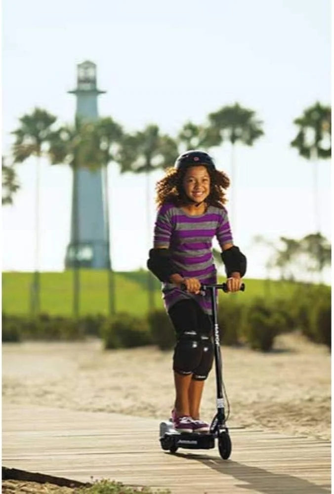 اسکوتر برقی Razor سری E90 Accelerator، تا 14 کیلومتر در ساعت، باتری قابل شارژ 12 ولت، با قاب فولادی