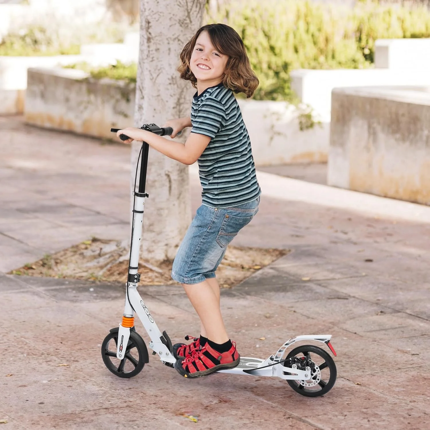 اسکوتر ضربه ای MADOG برای کودکان 6 تا 12 سال، فرمان با ارتفاع قابل تنظیم و اسکوتر چرخ بزرگ 8 اینچی برای ثبات