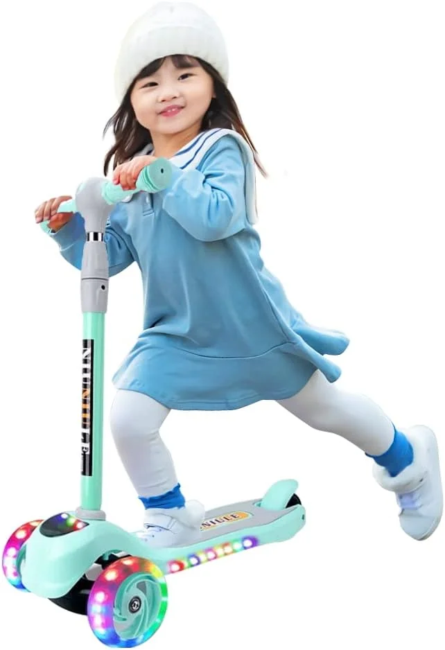 اسکوتر سه چرخ Coolbaby مدل Super Fashion، مناسب برای فضای داخلی و خارجی با ارتفاع قابل تنظیم، دارای چراغ LED و موسیقی، سبز