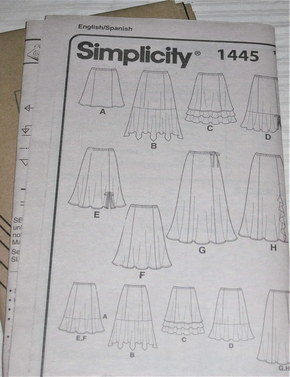 الگوی خیاطی سادگی 1445: طراحی دامن شخصی برای بانوان با تغییرات طول، سایز K5