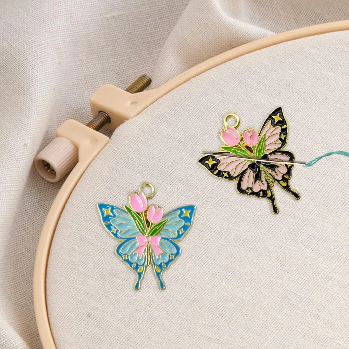 ست نگهدارنده سوزن طرح پروانه ظریف ماگوشیون - صورتی و آبی (2 عددی)، نگهدارنده مغناطیسی برای سوزن های گلدوزی و کوک زدن - سوزن های خود را ایمن نگه دارید ست نگهدارنده سوزن طرح پروانه ظریف ماگوشیون - صورتی و آبی (2 عددی)، نگهدارنده مغناطیسی برای سوزن های گلدوزی و کوک زدن - سوزن های خود را ایمن نگه دارید