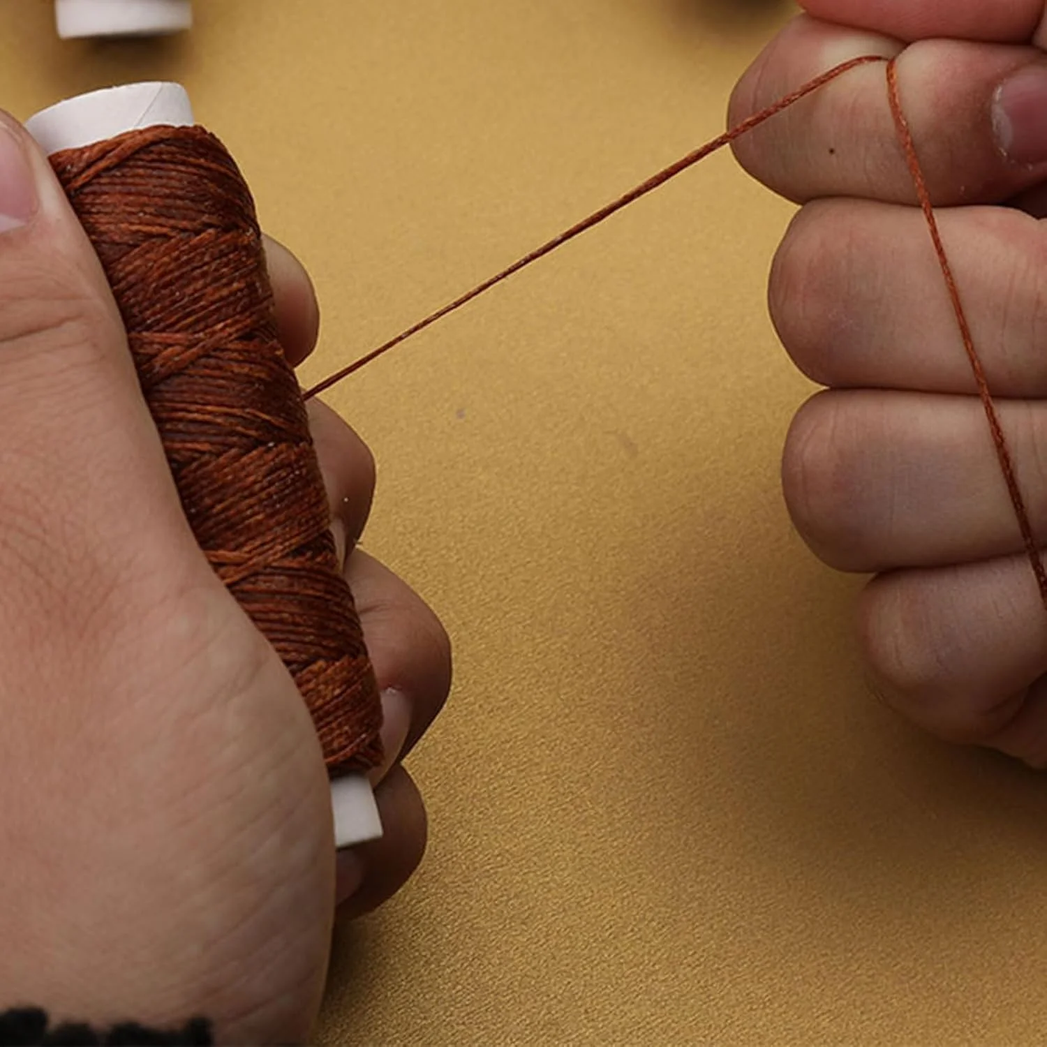 ست 10 عددی سوزن خیاطی چرم با نخ موم زده، سوزن منحنی، سوزن روکش دوزی برای پروژه های تعمیر بوم و صنایع دستی ست 10 عددی سوزن خیاطی چرم با نخ موم زده، سوزن منحنی، سوزن روکش دوزی برای پروژه های تعمیر بوم و صنایع دستی