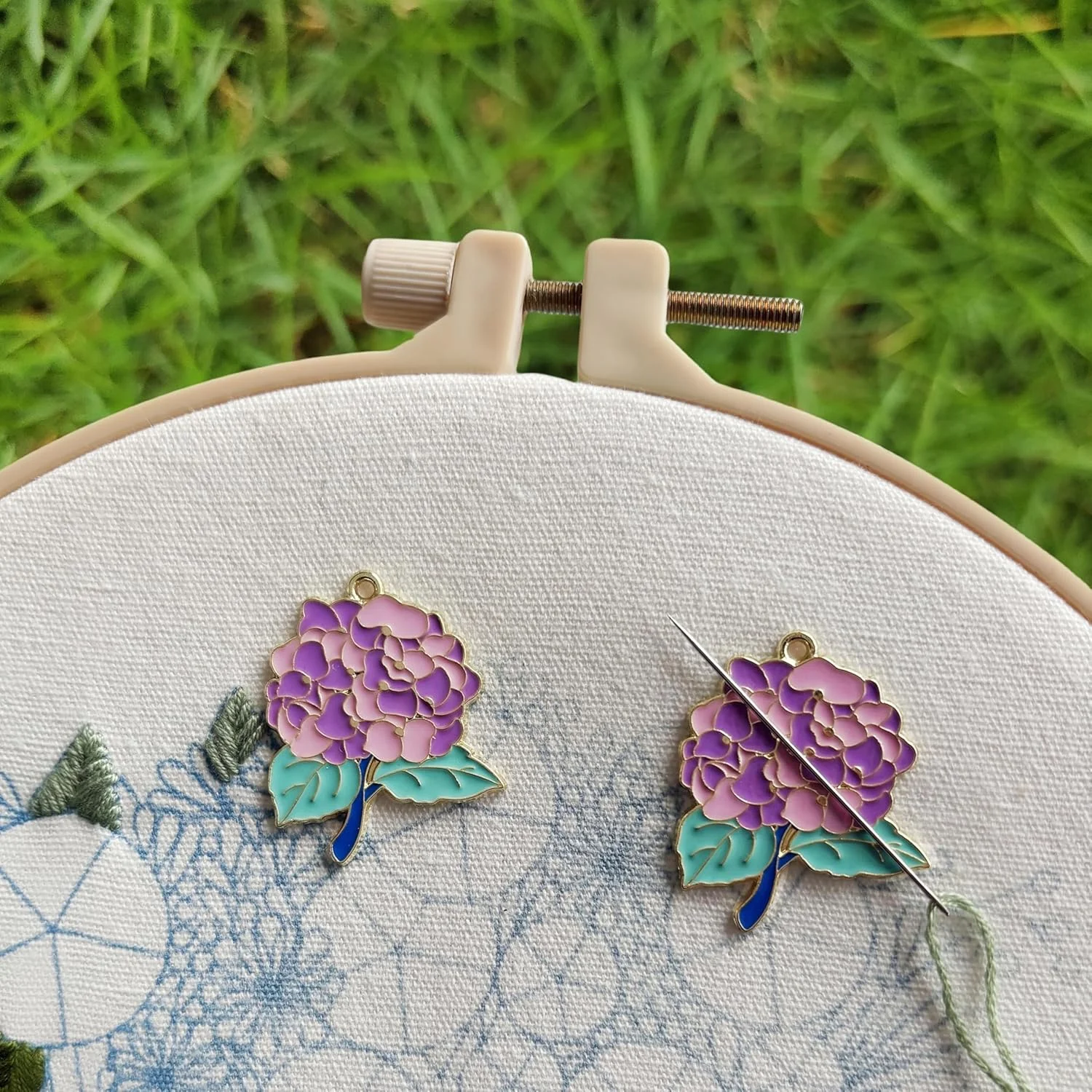 نگهدارنده سوزن مغناطیسی طرح گل (2 عددی) مناسب گلدوزی، شماره دوزی و خیاطی