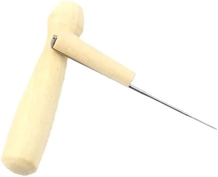 یک عدد سوزن نمد دوزی با دسته چوبی، ابزار DIY