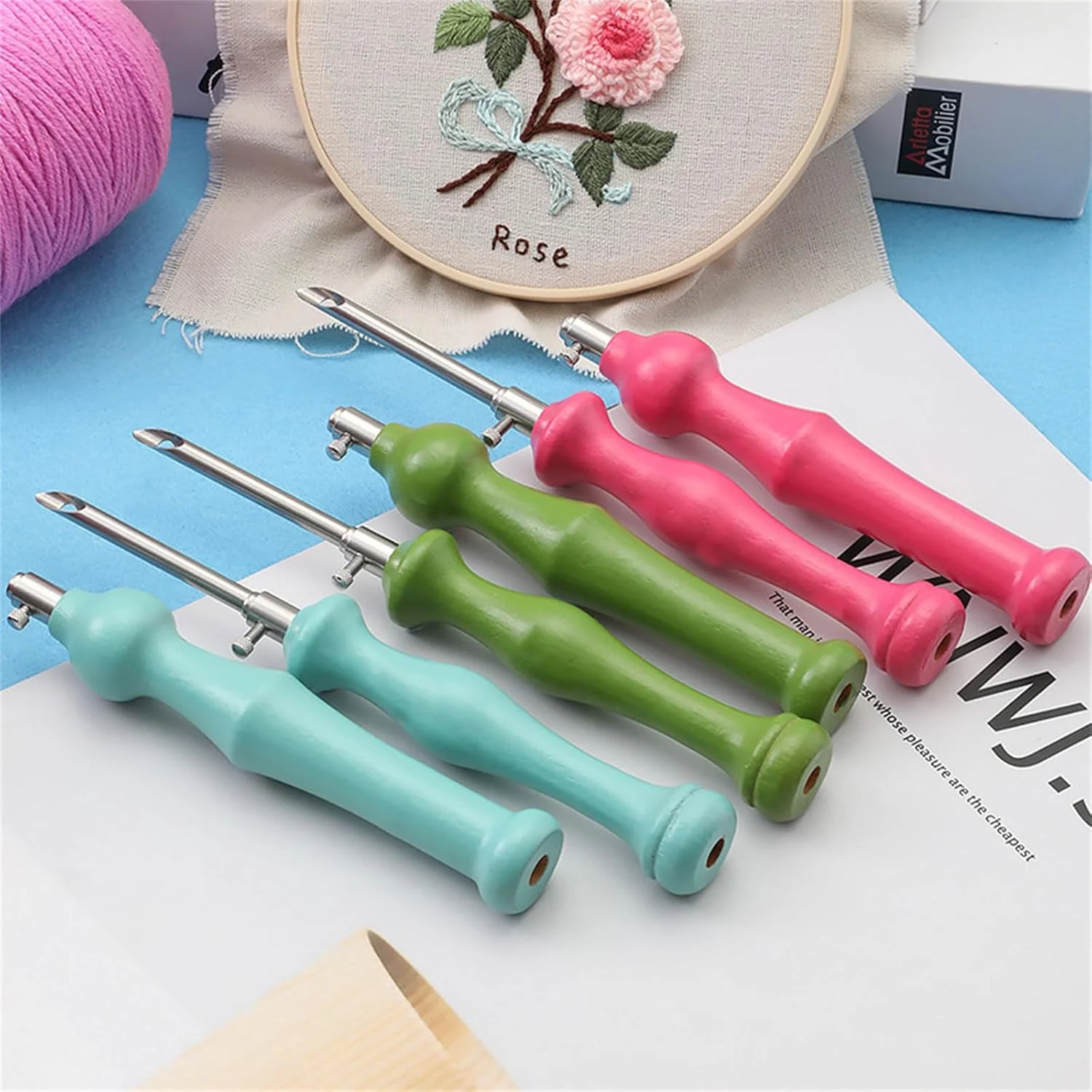 قلم گلدوزی دسته چوبی با 3 سر سوزن و 1 سوزن نخ کن، ست سوزن پانچ برای تزئینات صنایع دستی گلدوزی، ابزار و لوازم خیاطی قلم گلدوزی دسته چوبی با 3 سر سوزن و 1 سوزن نخ کن، ست سوزن پانچ برای تزئینات صنایع دستی گلدوزی، ابزار و لوازم خیاطی