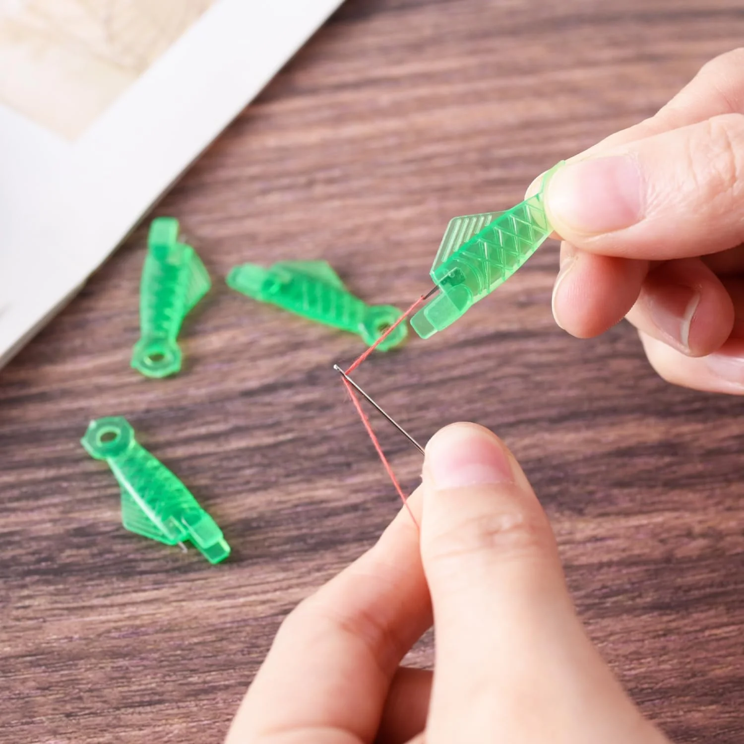 بسته 10 عددی کمک کننده نخ برای سوزن های خیاطی لوازم جانبی چرخ خیاطی نخ سوزن پلاستیکی نخ اتوماتیک ابزار نخ سوزن برای خیاطی دستی