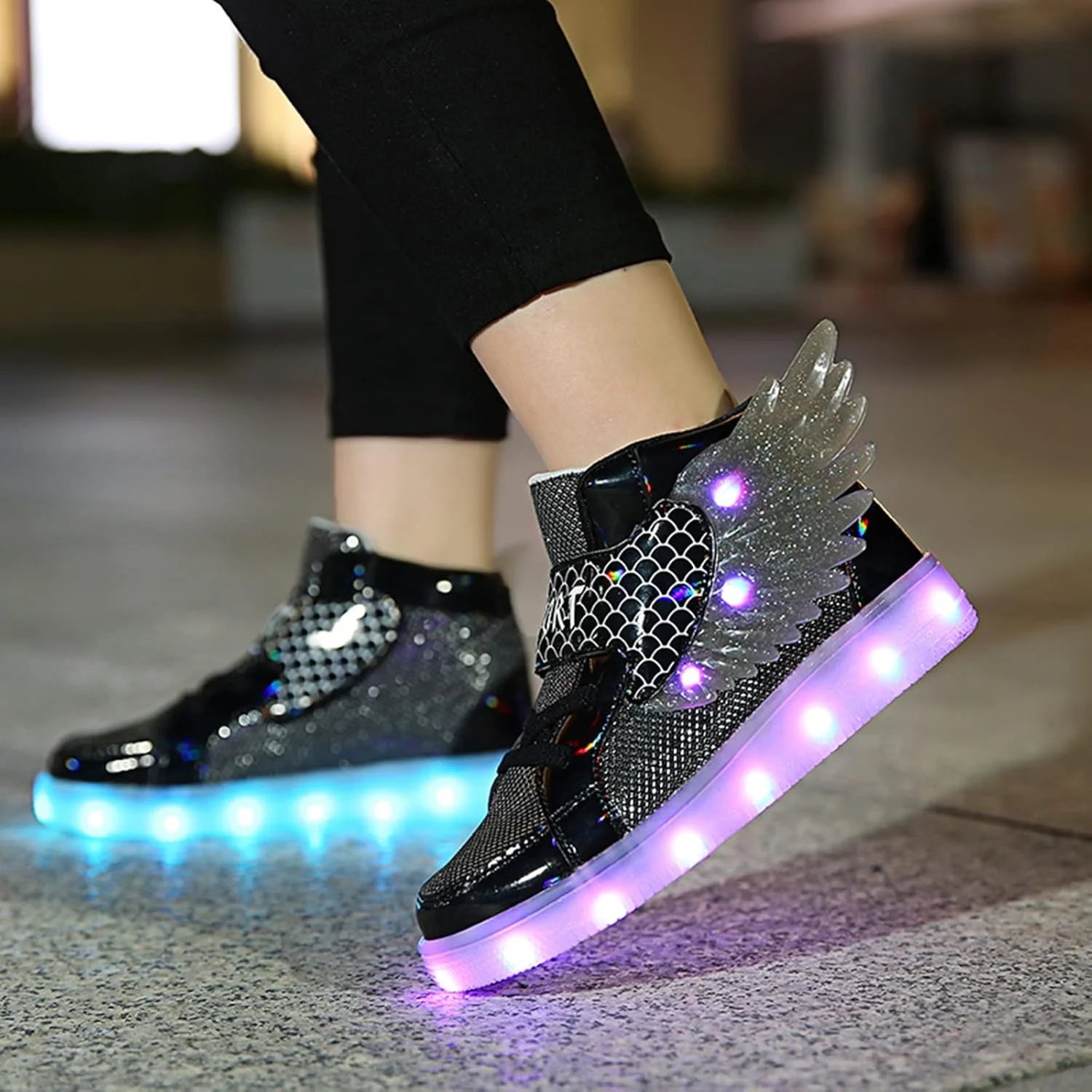 کفشهای چراغدار بچگانه BFOEL، شارژ USB LED، کفشهای کتانی بالدار ساق بلند چشمکزن پسرانه دخترانه برای جشنوارهها، هالووین، کریسمس، مهمانی سال نو، هدیه عالی کفشهای چراغدار بچگانه BFOEL، شارژ USB LED، کفشهای کتانی بالدار ساق بلند چشمکزن پسرانه دخترانه برای جشنوارهها، هالووین، کریسمس، مهمانی سال نو، هدیه عالی