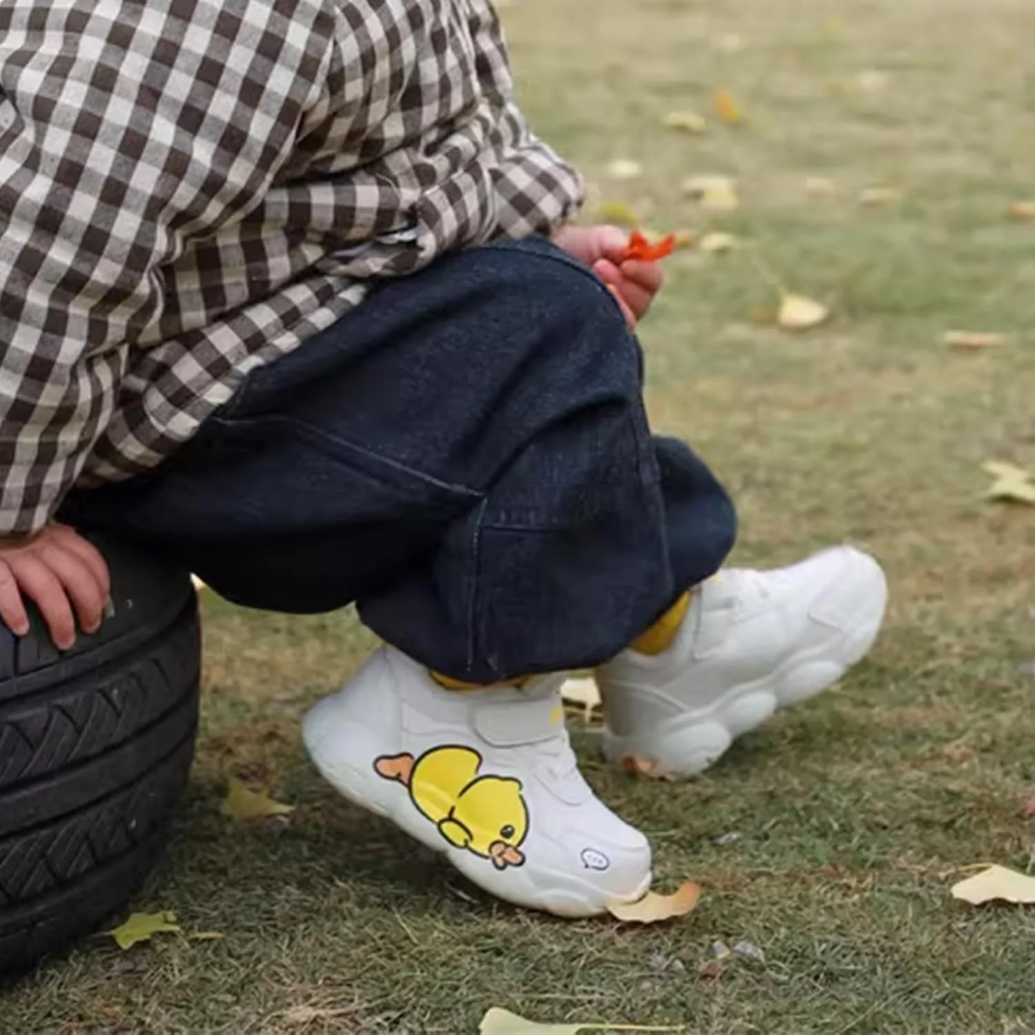 کفش‌های کتانی پسرانه و دخترانه B.Duck، اولین کفش‌های پیاده‌روی سبک وزن و ضد لغزش طرح اردک زرد با چسب ولکرو