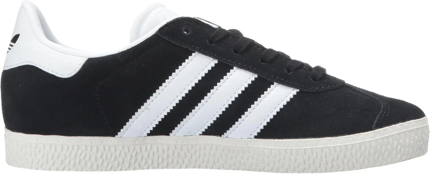 کفش ورزشی پسرانه آدیداس اورجینال مدل Gazelle C، مشکی/سفید/طلایی متالیک، سایز 13.5 متوسط ​​آمریکایی کودکانه