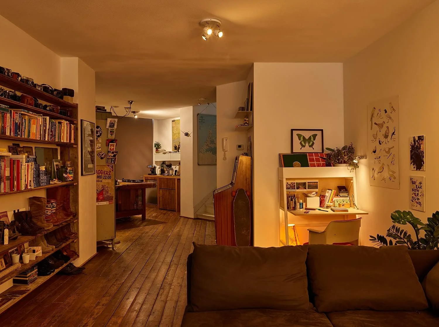 لامپ ال ای دی کلاسیک فیلیپس با نور گرم و قابلیت تنظیم نور [GU10 Spot] 6.2 وات - معادل 80 وات، سفید گرم (2200-2700K). برای نورپردازی داخلی آرامش بخش خانه، اتاق نشیمن، اتاق خواب.