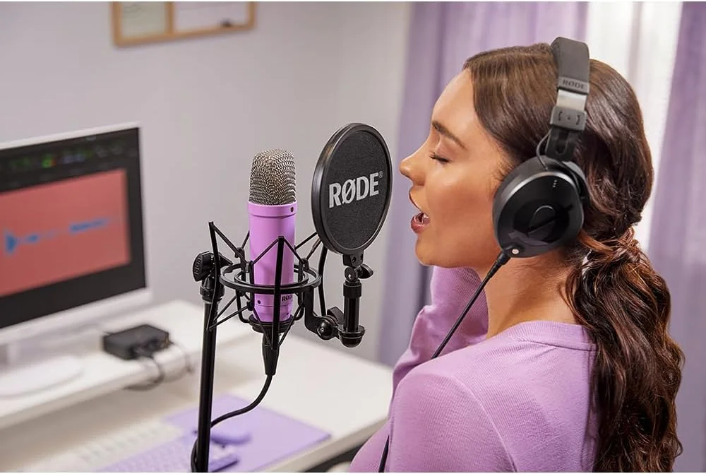 میکروفون کاندنسر دیافراگم بزرگ RØDE NT1 Signature Series به همراه لرزهگیر، پاپ فیلتر و کابل XLR برای تولید موسیقی، ضبط وکال، استریمینگ و پادکست (بنفش) میکروفون کاندنسر دیافراگم بزرگ RØDE NT1 Signature Series به همراه لرزهگیر، پاپ فیلتر و کابل XLR برای تولید موسیقی، ضبط وکال، استریمینگ و پادکست (بنفش)