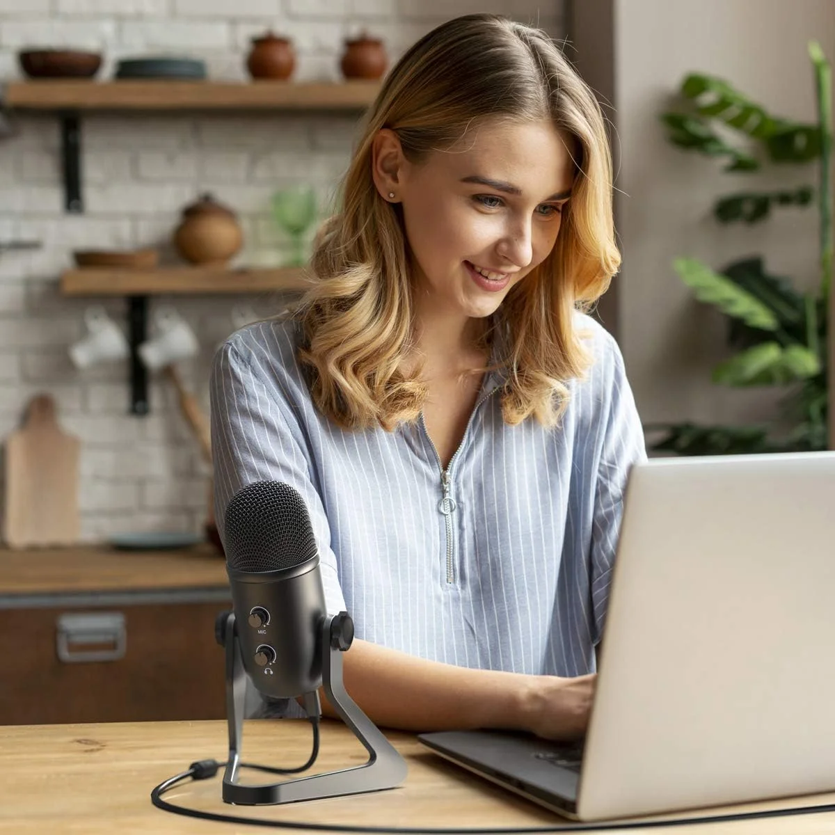 میکروفون USB پادکست FIFINE برای ضبط و استریم روی کامپیوتر و مک، میکروفون گیمینگ کاندنسر برای PS4. خروجی هدفون و کنترل صدا، کنترل گین میکروفون، دکمه قطع صدا برای وکال، یوتیوب (K678) میکروفون USB پادکست FIFINE برای ضبط و استریم روی کامپیوتر و مک، میکروفون گیمینگ کاندنسر برای PS4. خروجی هدفون و کنترل صدا، کنترل گین میکروفون، دکمه قطع صدا برای وکال، یوتیوب (K678)