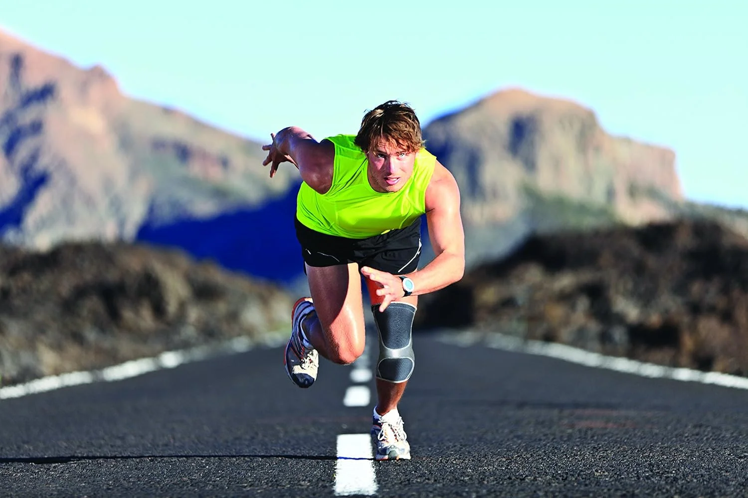 زانوبند طبی ورزشی Mueller Sports Medicine مدل Hg80، مشکی، سایز مدیوم زانوبند طبی ورزشی Mueller Sports Medicine مدل Hg80، مشکی، سایز مدیوم