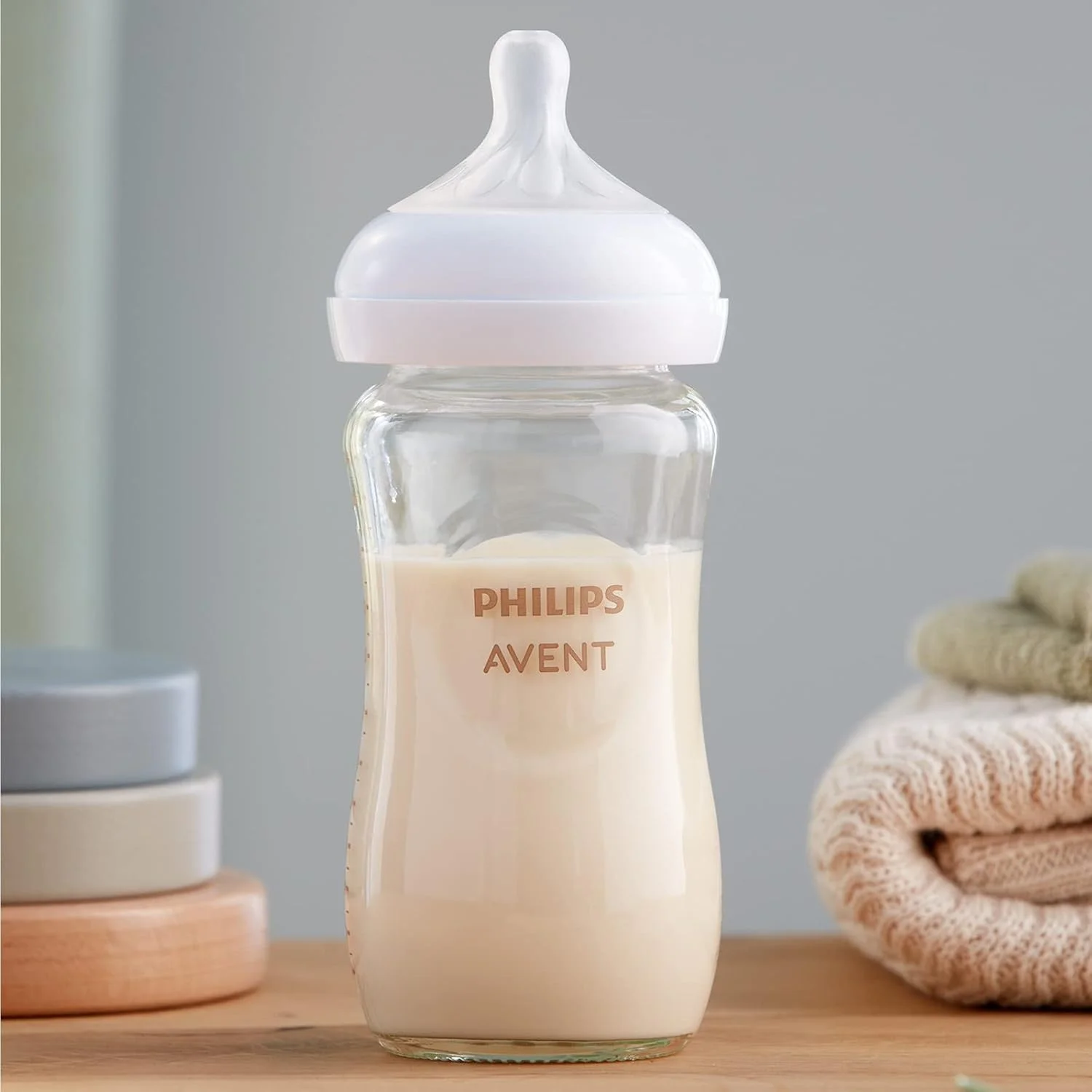 ست هدیه شیشه شیر نوزاد شیشه ای Philips Avent - 3 شیشه شیر کودک، پستانک فوق العاده نرم برای نوزادان 0-6 ماهه (مدل SCD878/11) ست هدیه شیشه شیر نوزاد شیشه ای Philips Avent - 3 شیشه شیر کودک، پستانک فوق العاده نرم برای نوزادان 0-6 ماهه (مدل SCD878/11)