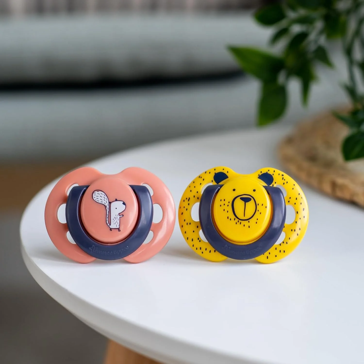 پستانک ارتودنسی تامی تیپی مدل Fun Style مناسب نوزادان 0-6 ماه، طراحی متقارن، سیلیکون فاقد BPA، شامل جعبه استریل کننده، بسته 2 عددی، زرد پستانک ارتودنسی تامی تیپی مدل Fun Style مناسب نوزادان 0-6 ماه، طراحی متقارن، سیلیکون فاقد BPA، شامل جعبه استریل کننده، بسته 2 عددی، زرد